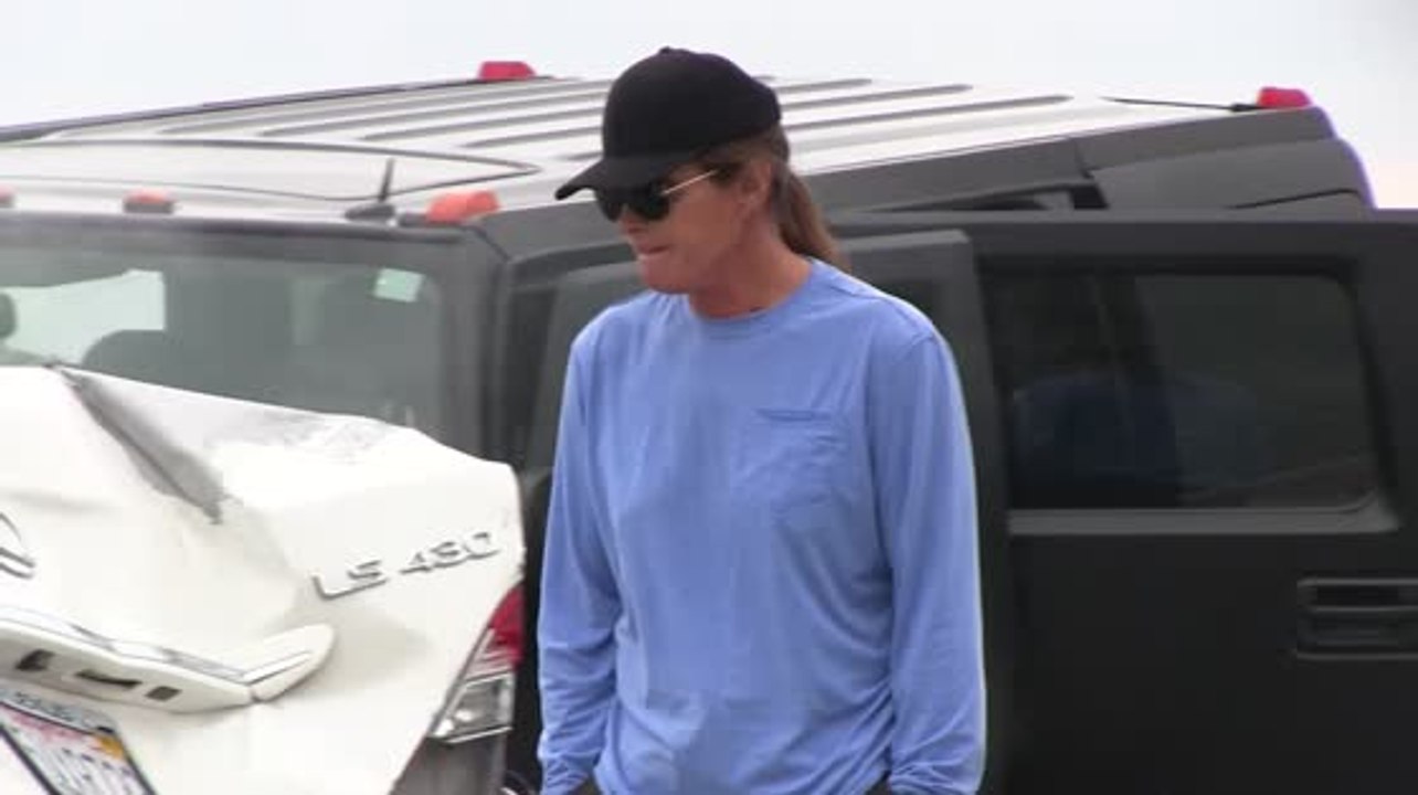 Bruce Jenner könnte aufgrund eines neuen Videos wegen fahrlässiger Tötung angeklagt werden