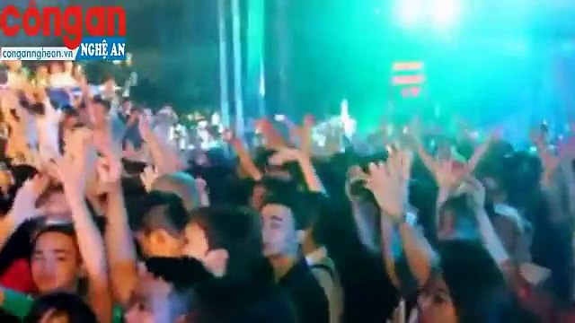 Trắng đêm cho dân đón Tết