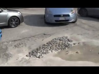 Aversa (CE) - Strade dissestate, "tour" cittadino con Galluccio (18.02.15)