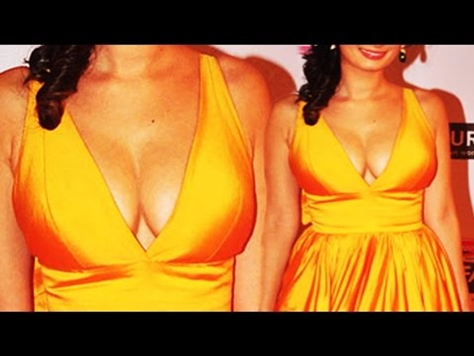 Ooohh Evelyn Sharma RASILE AAM Exposed