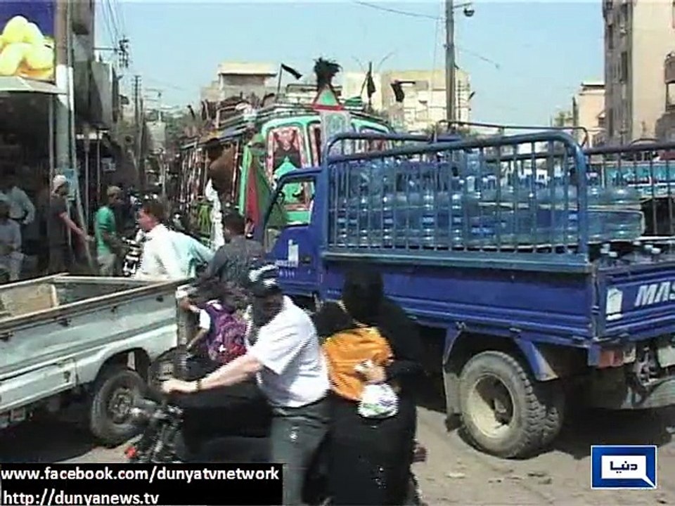 Dunya News - Karachi: People protest against water shortage