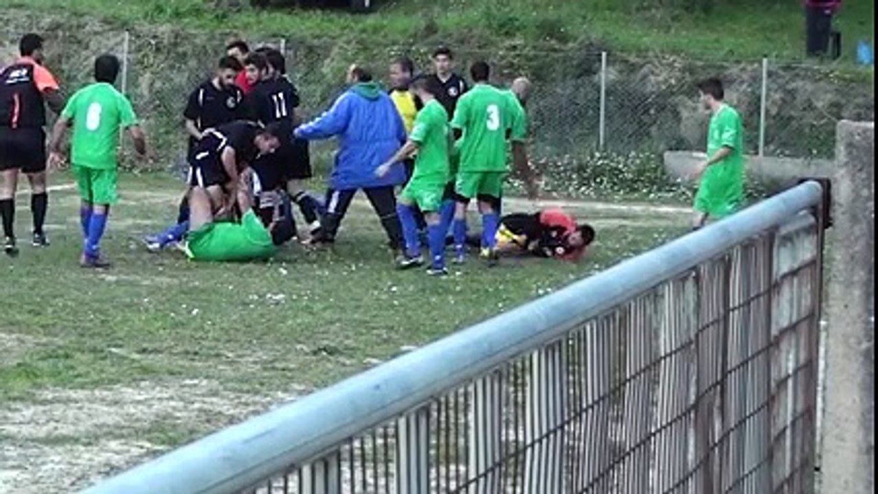 Απίστευτο ξύλο σε διαιτητή και επόπτη στην Ηλεία