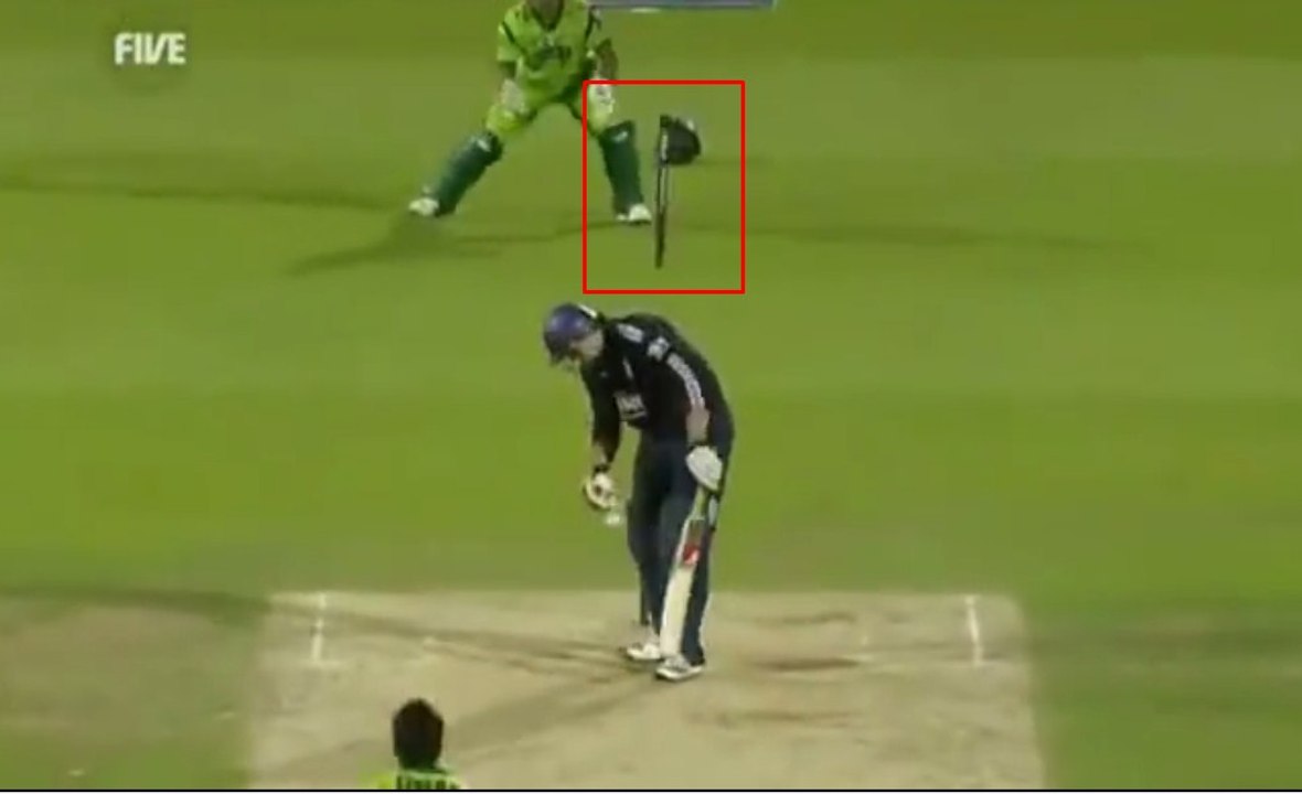 Umar Gul Stumps Flying Wickets