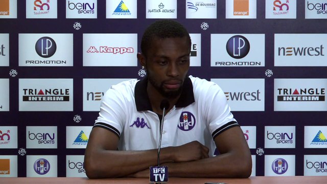 Jean-Daniel Akpa Akpro en conférence de presse avant PSG/TFC