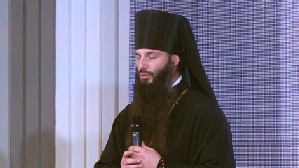 Игумен Сергий (Куксов) вручает медаль Главе Кинокомпании «Союз Маринс Групп» Александру Куликову