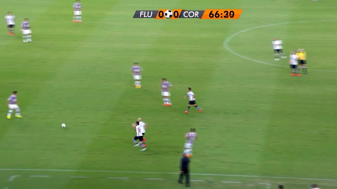 Brasileirao: Ex-FCB-Star am leeren Tor vorbei