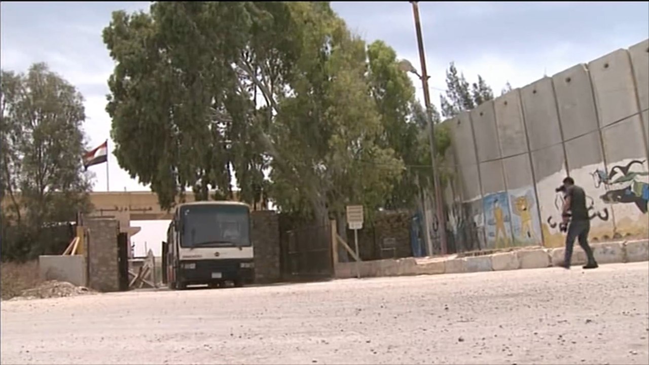 فتح معبر رفح أمام العالقين في الجانب المصري