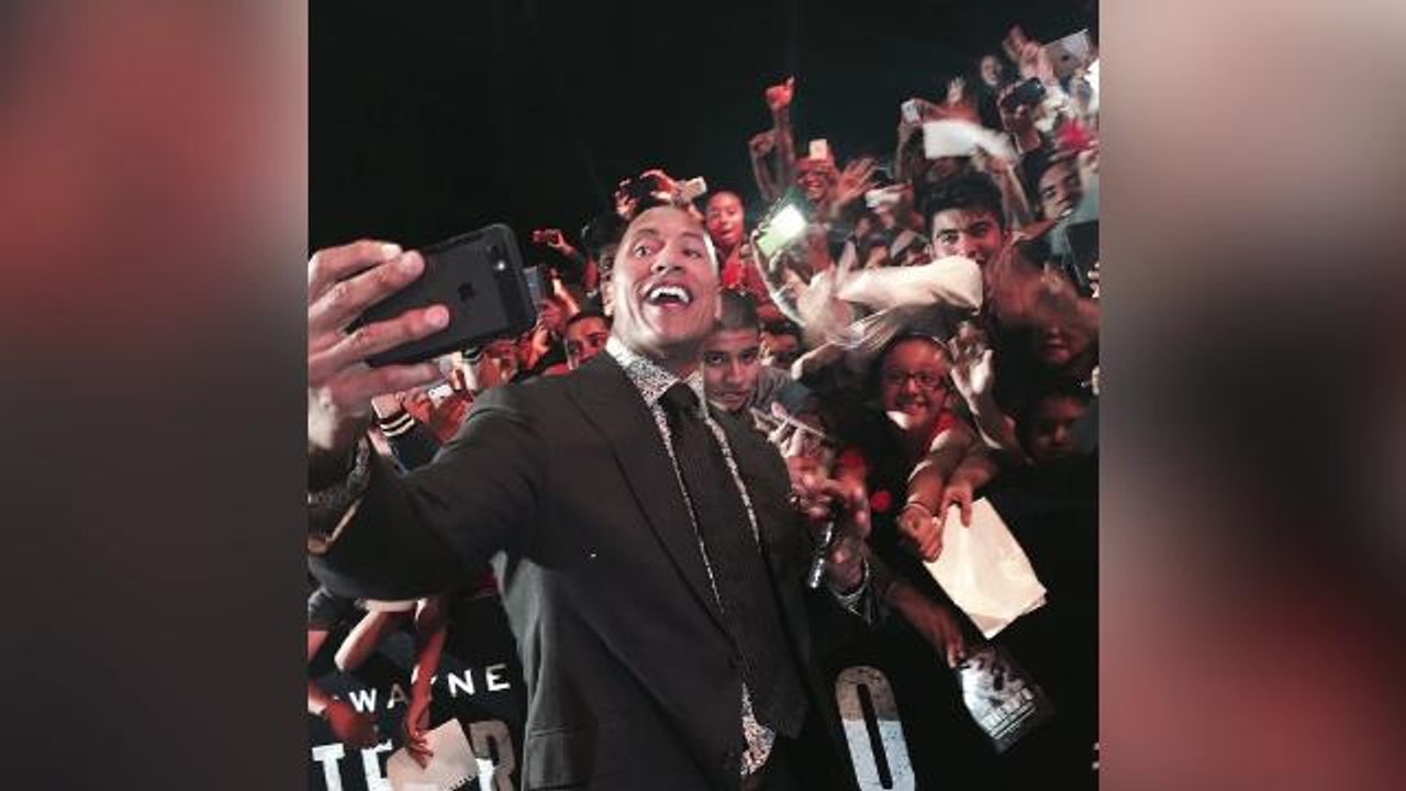 The Rock sets a selfie world record