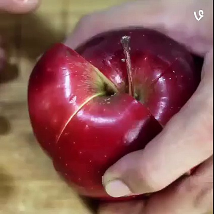 How to keep a cut apple from turning brown by?syndication=228326