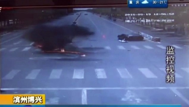 Motorcycle Crashes Into Car And Bursts Into Flames In China _ Motorbike Slams In Car, Biker Survives