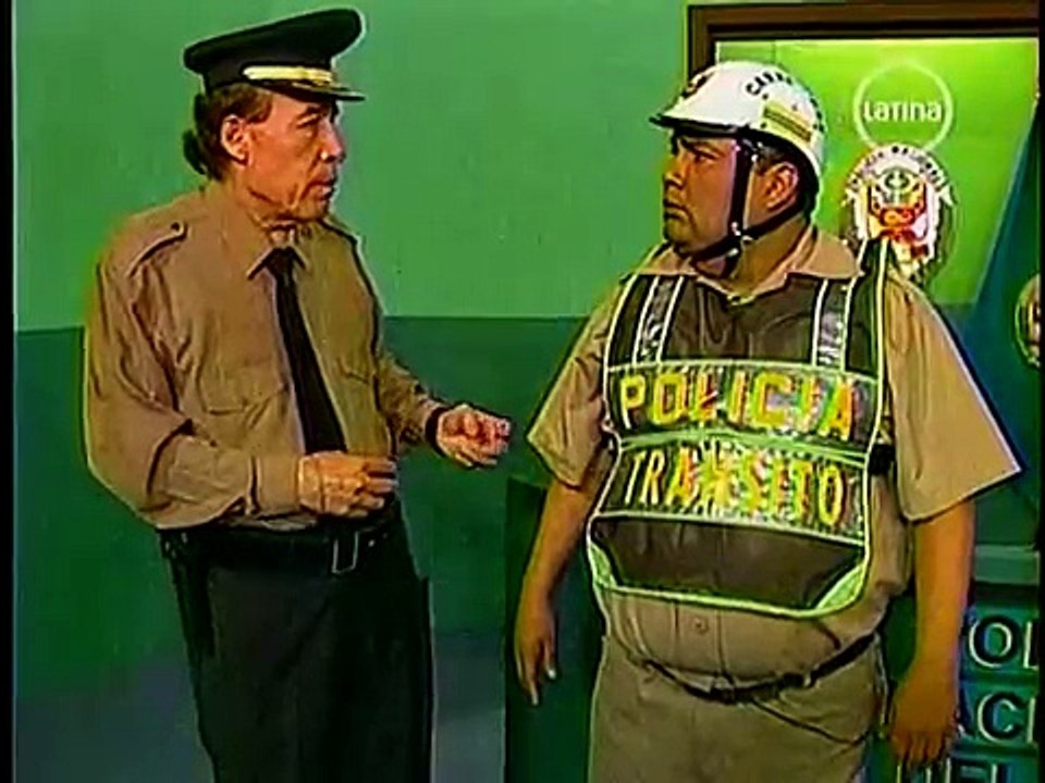 El Negro Máma y el Policia traga cóima - El Especial del Humor 03-12-11
