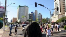 Motoristas não respeitam faixa de pedestre na Reta da Penha, em Vitória