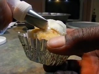 HOW TO MAKE FLOWERS ON YOUR CUPCAKES THE EASY WAY