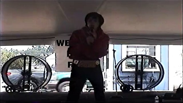 Alex Swindle sings 'Polk Salad Annie' Elvis Week 2010