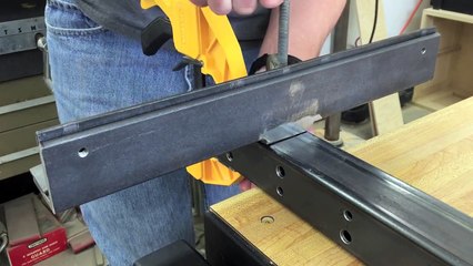 Table saw fence with incremental positioning