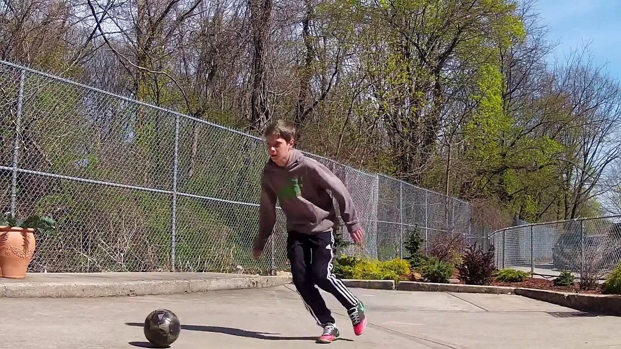 ELASTICO Tutorial  Soccer Dribbling Skill   Ground Move   RONALDINHO & NEYMAR Signature Move