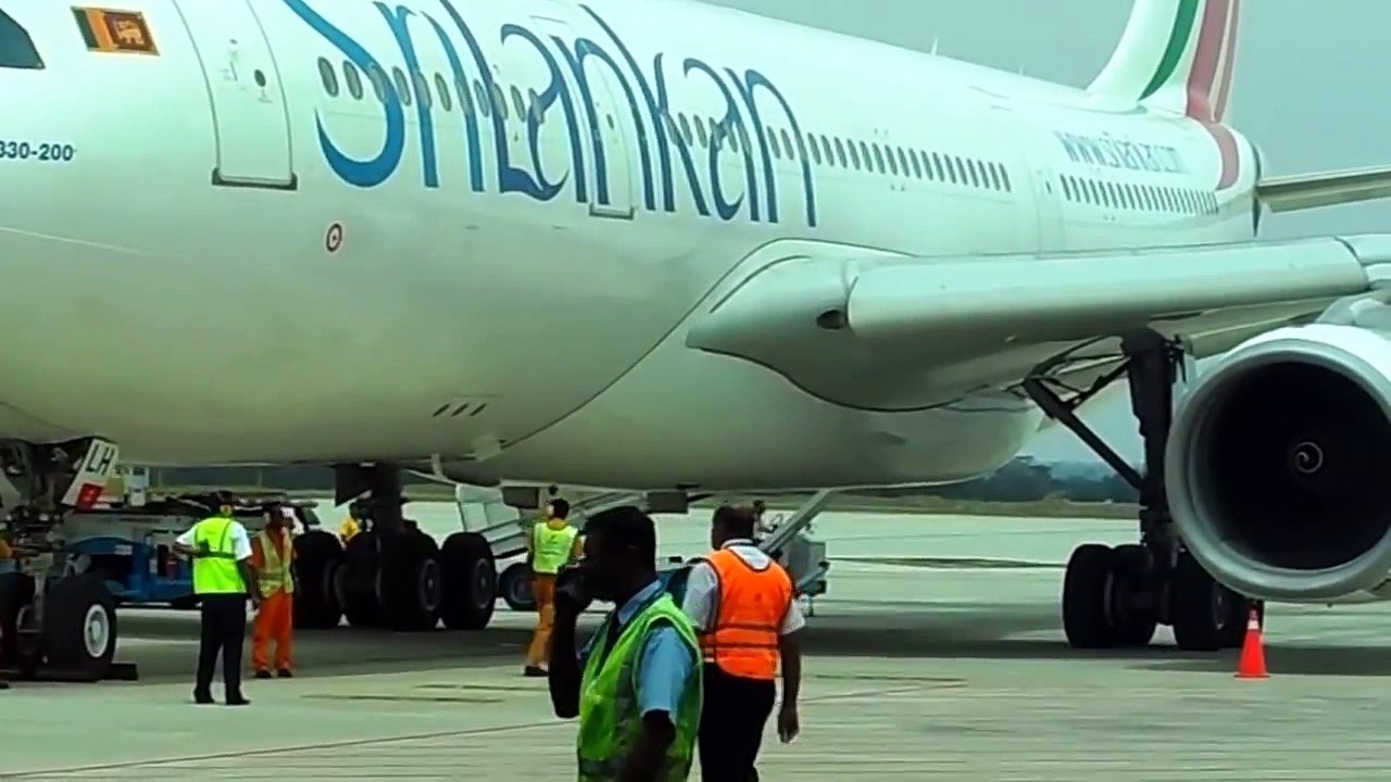 SRI LANKAN A-330 AIR BUS LANDING TO MATTALA INTERNATIONAL AIRPORT - SRI LANKA