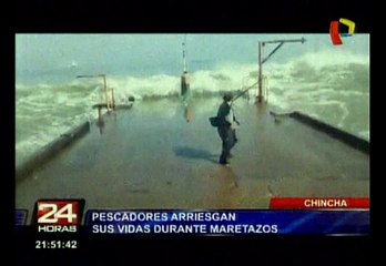 Pescadores de Chincha arriesgan sus vidas ante fuerte oleaje