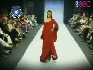 Ayaan Ali First Ever Walk On Ramp
