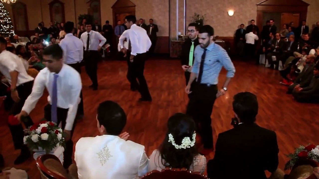 Beautiful Mehndi Wedding Dance EVER
