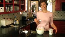 How to Make Healthy Homemade Greek Yogurt - FAT FREE - www.SaladinaJar.com
