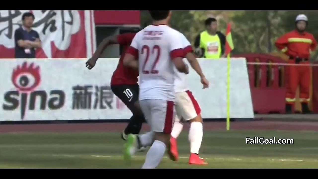 Funniest goal ever : Goalkeeper drinking water during free kick! FAIL....