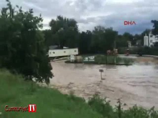 ABD'yi sel vurdu 26 ölü, 40 kayıp!