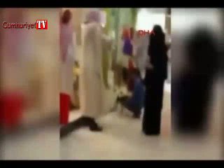 Elleri yüzünden alışveriş merkezinden azalanarak kovuldu