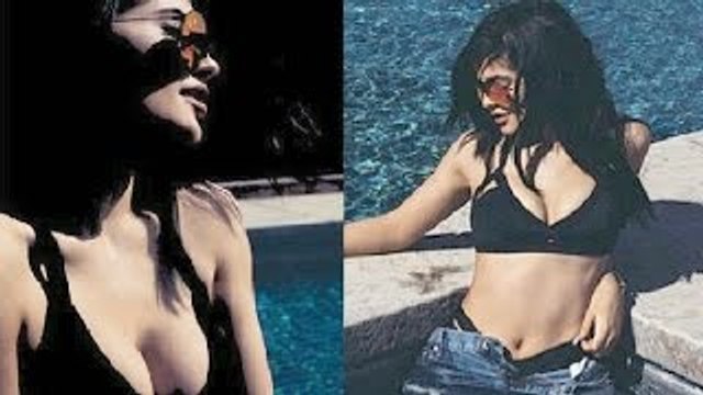 Kylie Jenner Hot Cleavage In Black Bikini - The Hollywood