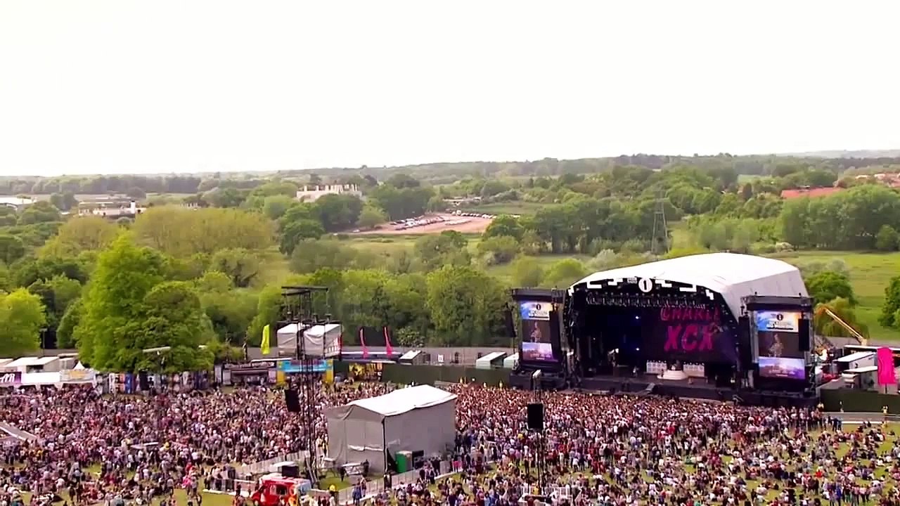 Charli XCX - Famous (BBC 2015 Live)