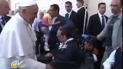 L'esorcismo del Papa in piazza San Pietro