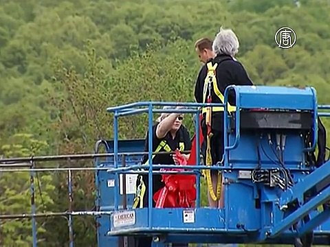 Канатоходец Ник Валленда провёл церемонию открытия магазина