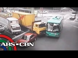 Tải video: Human error, leading cause of road accidents in Manila