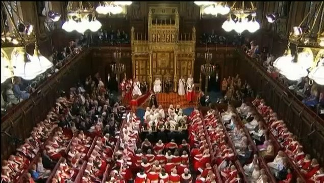 Elizabeth II annonce, lors de son discours de la reine, un référendum sur le maintien l'UE