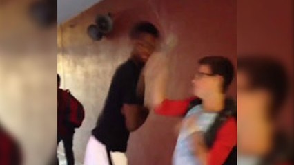 un jeune étudiant met KO une brute !