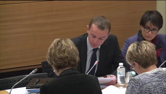 Examen en commission des Lois de la proposition relative au statut et à l'accueil des gens du voyage, le 27 mai 2015