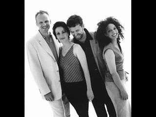 New York Voices - Xmas - I wonder as I wander