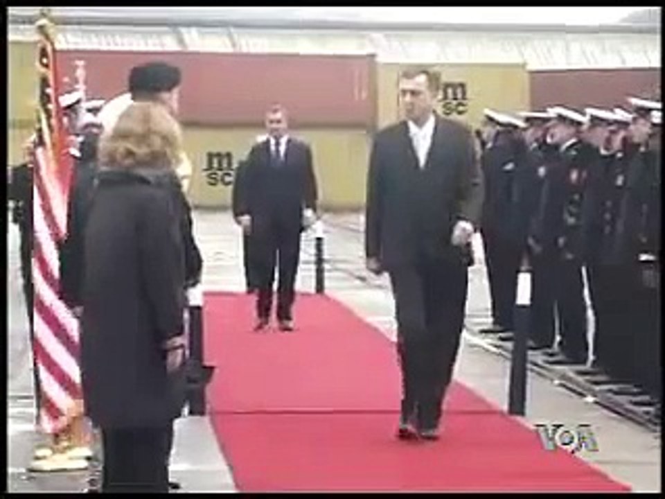 Američki brod USS John L. Hall u luci Bar