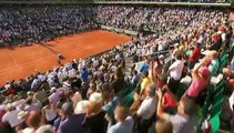 Roland-Garros : Monfils dessine un smiley sur le court après sa victoire sur Schwartzman