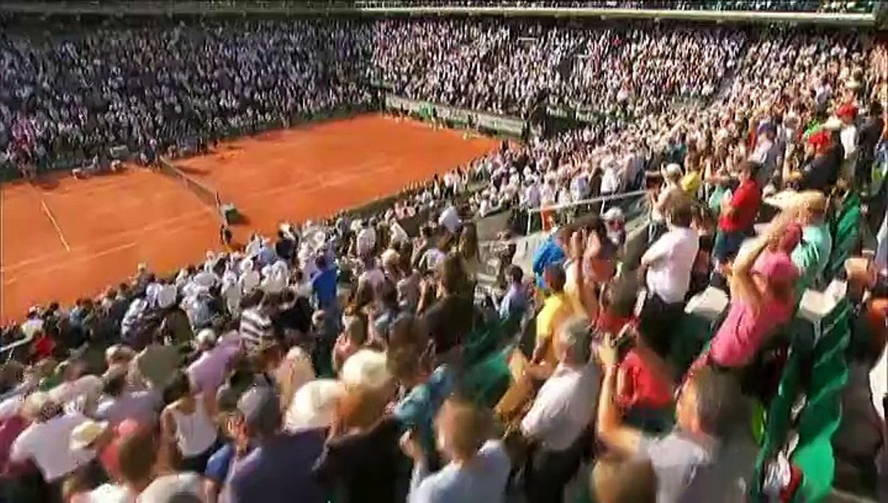 Roland-Garros : Monfils dessine un smiley sur le court après sa victoire sur Schwartzman