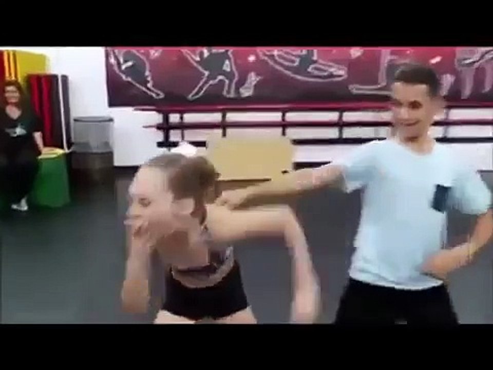 Kızı Öptü ve Bakın Sonrasında Neler oldu... (,) İlk Öpücük
