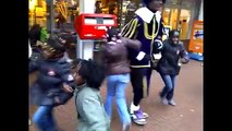 Zwarte Piet is racisme verwelkomt Sinterklaas optocht