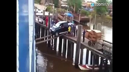 embarquer une voiture dans le bateau mais comment !!!!!!!!!!!!!!!!!!!!!!!!!!!