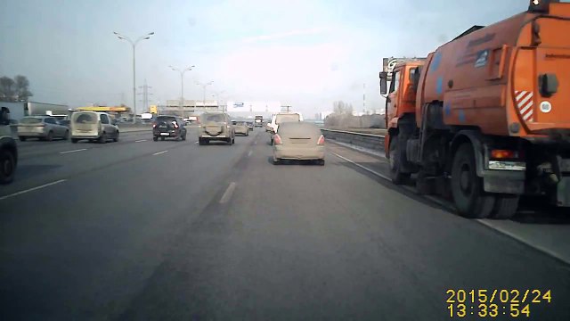 Мусоровоз решил повернуть - ДТП на МКАД 24.02.2015