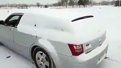 Déneiger sa voiture en moins de 2 secondes...