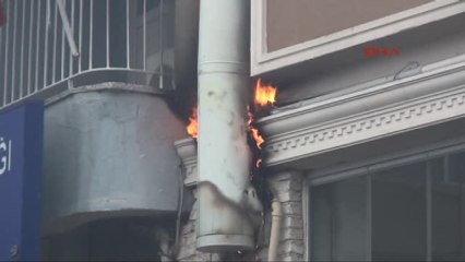 Çanakkale Türk Bayrağını Yanmaktan Son Anda Kurtardılar