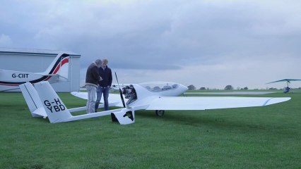 Un avion Hybride vole au dessus de la Grande Bretagne