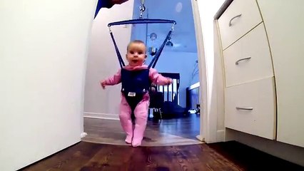 Pai transforma bebê em uma dançarina