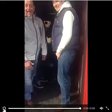 Des fans de West Ham se moquent des supporters racistes de Chelsea