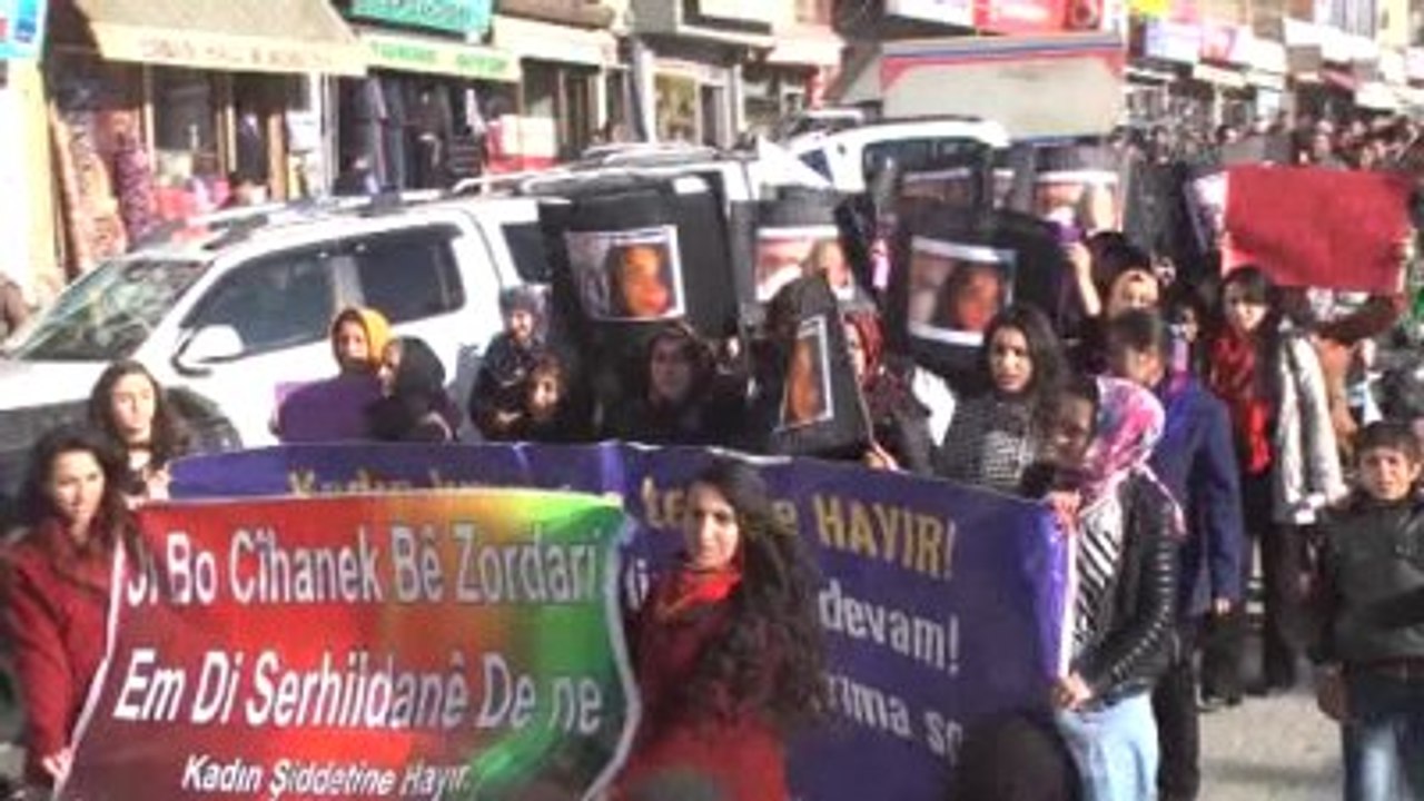 Şemdinli'de "Özgecan Aslan" İçin Yürüyüş